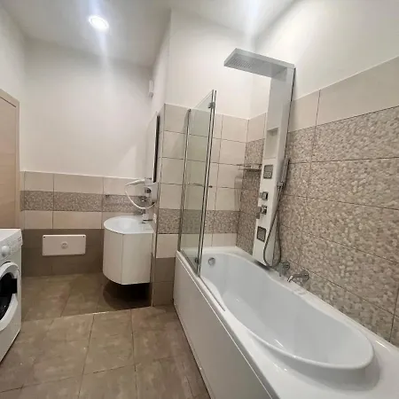 Esse House's 4*