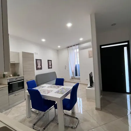 Esse House 4*