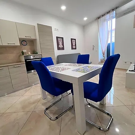Esse House's 4*